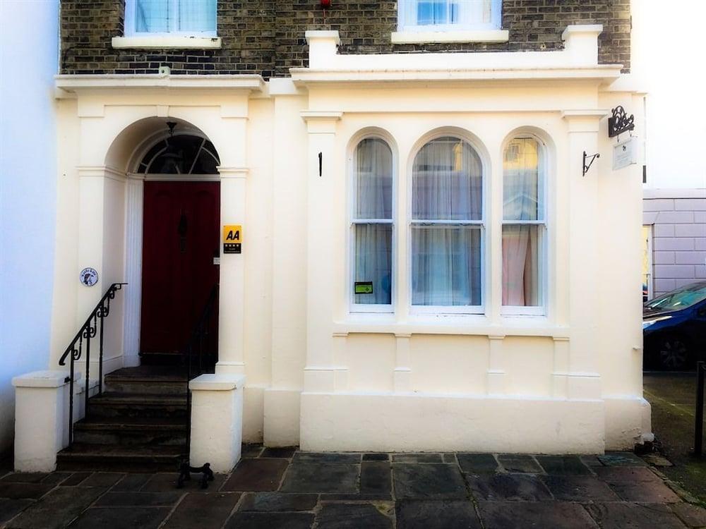 Peregrine House Guest house Canterbury